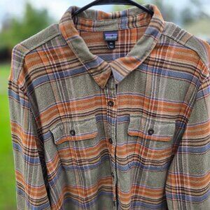 Patagonia Women's Long-Sleeved Fjord Flannel Shirt Size XXL  Excellent Condition